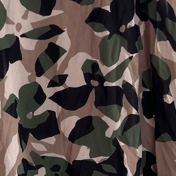 hugo boss 100% silk ASYMMETRIC-HEM SKIRT IN
GRAPHIC-PRINT Camo size 2 - Picture 6 of 12